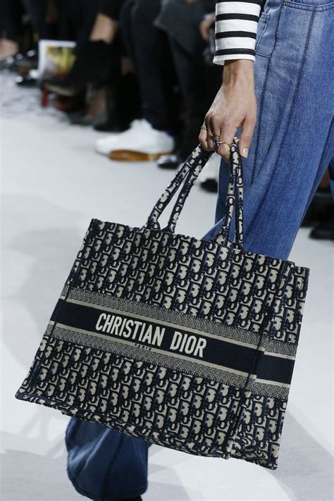 sac tote dior|Dior bag model.